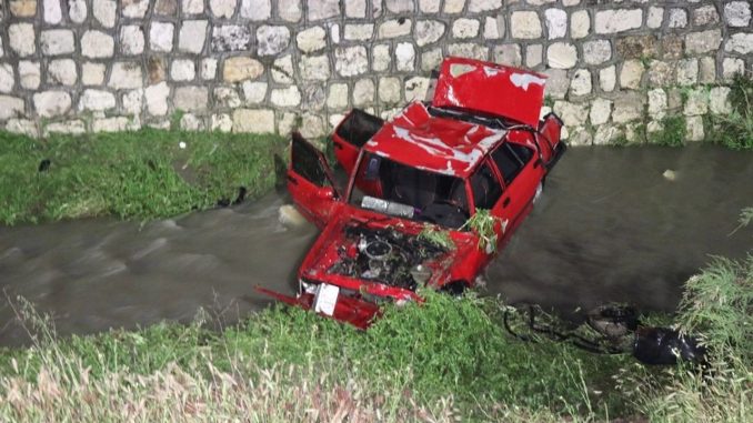 babasindan-kacirdigi-tofasla-dereye-uctu-Q6753zut.jpg