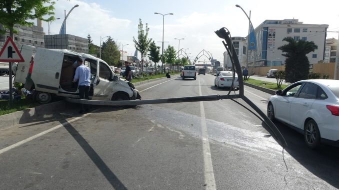 malatyada-zincirleme-trafik-kazasi-5-arac-carpisti-ErwZ18qb.jpg